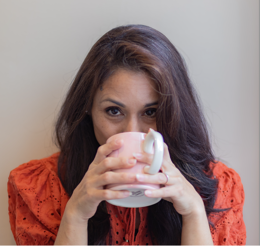 Voiceover demos by Jessica Pineda featuring commercial, explainer, and narration voice work in Spanish and English