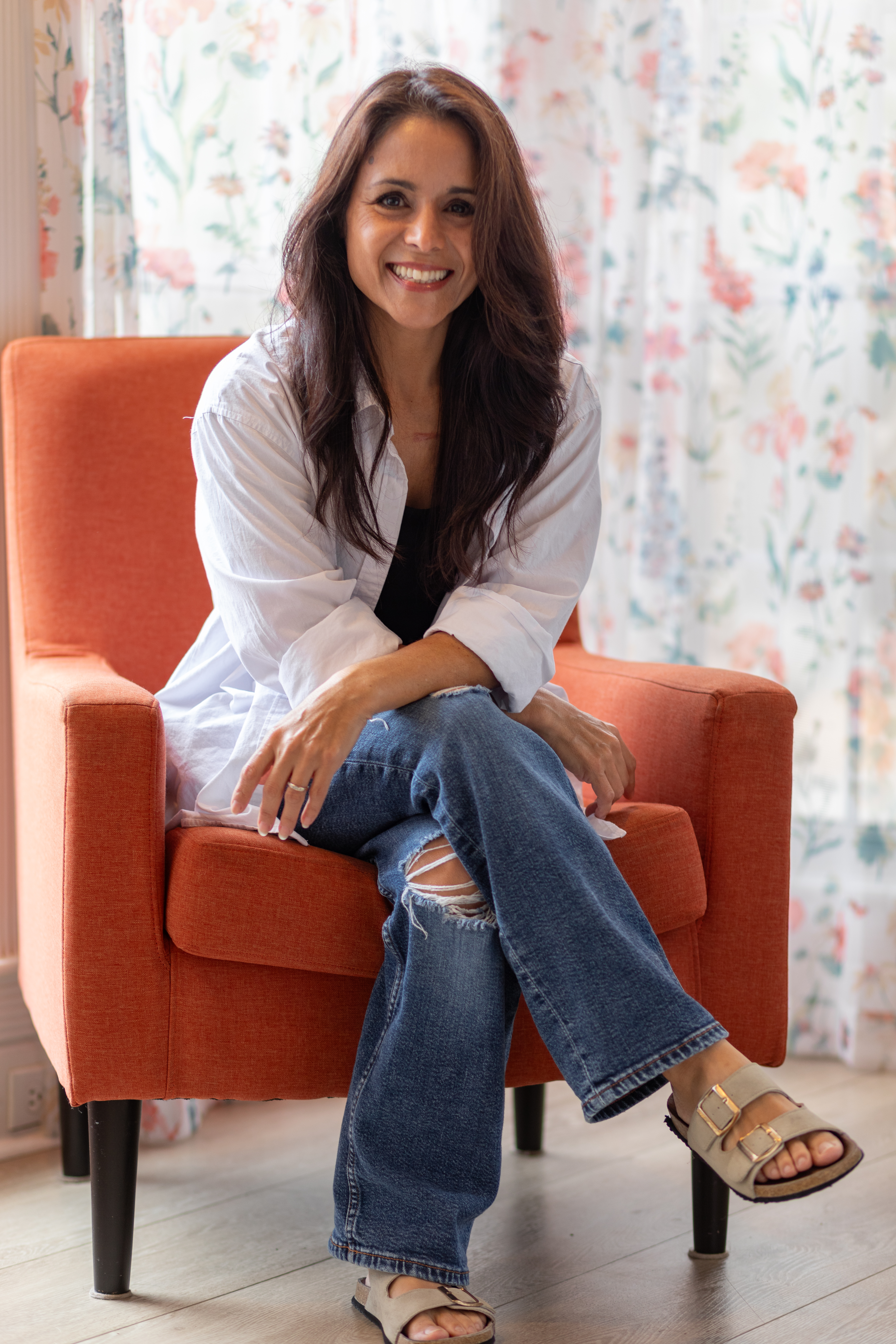 Jessica Pineda, bilingual English and Spanish voice actor specializing in commercial, e-Learning, and narration