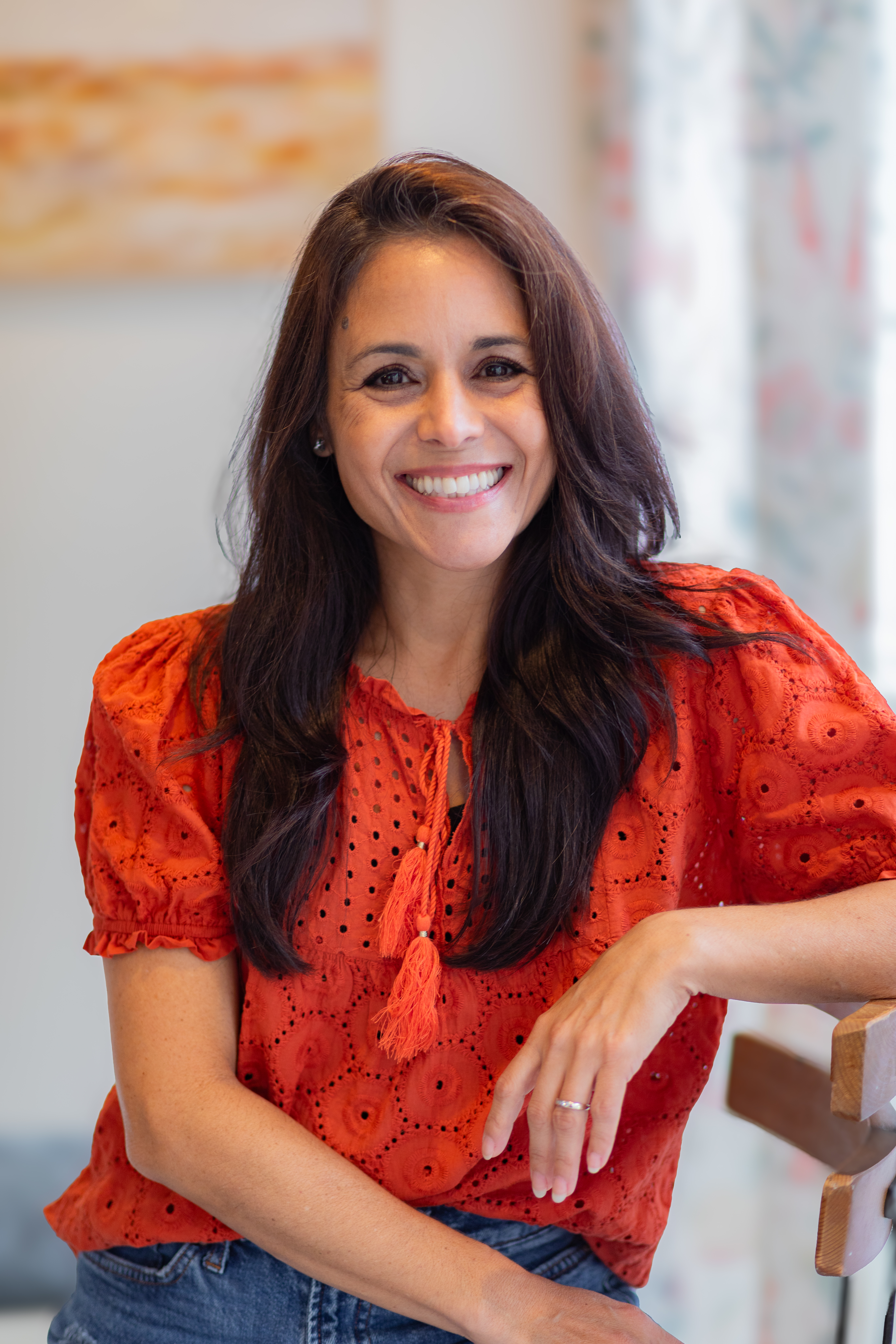 Jessica Pineda, female, bilingual English and Spanish voice actor specializing in commercial, e-learning, and narration